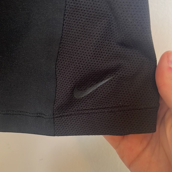 Nike tank top with built in bra size large - Picture 2 of 3